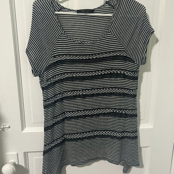 BCBGMAXAZRIA Black and White Striped Top Asymmetrical hem - Picture 1 of 3